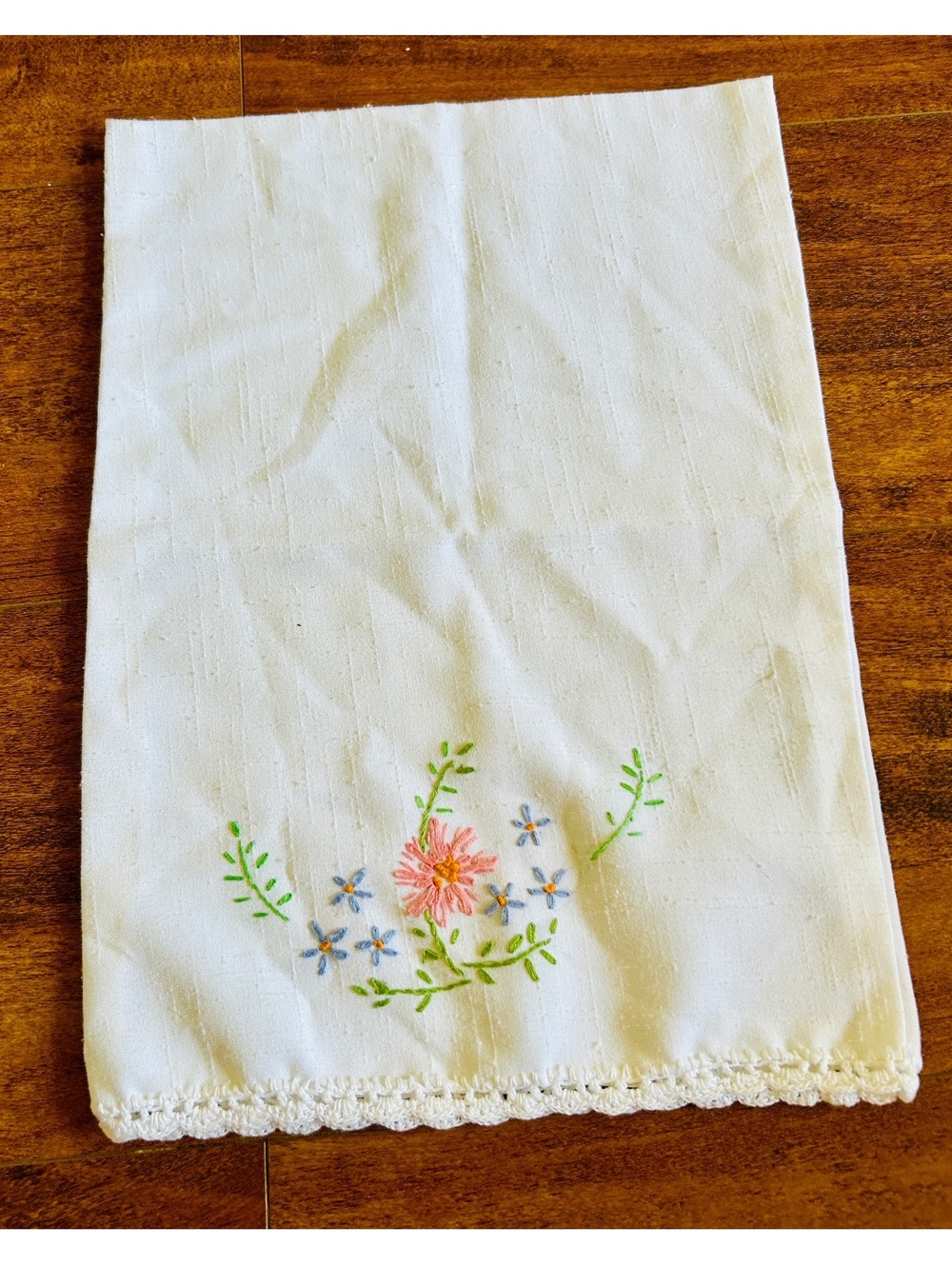 Vintage White Embroidered Floral Hand Towel with Lace Trim
